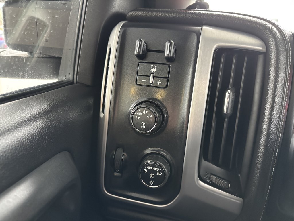 GMC Sierra 1500 4WD Crew Cab 143.5  SLE 2016 à Saint-Georges, Québec - 17 - w1024h768px