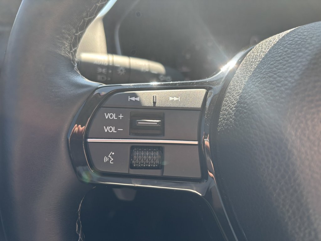 2022 Honda Civic Sedan Touring CVT in Saint-Georges, Quebec - 13 - w1024h768px