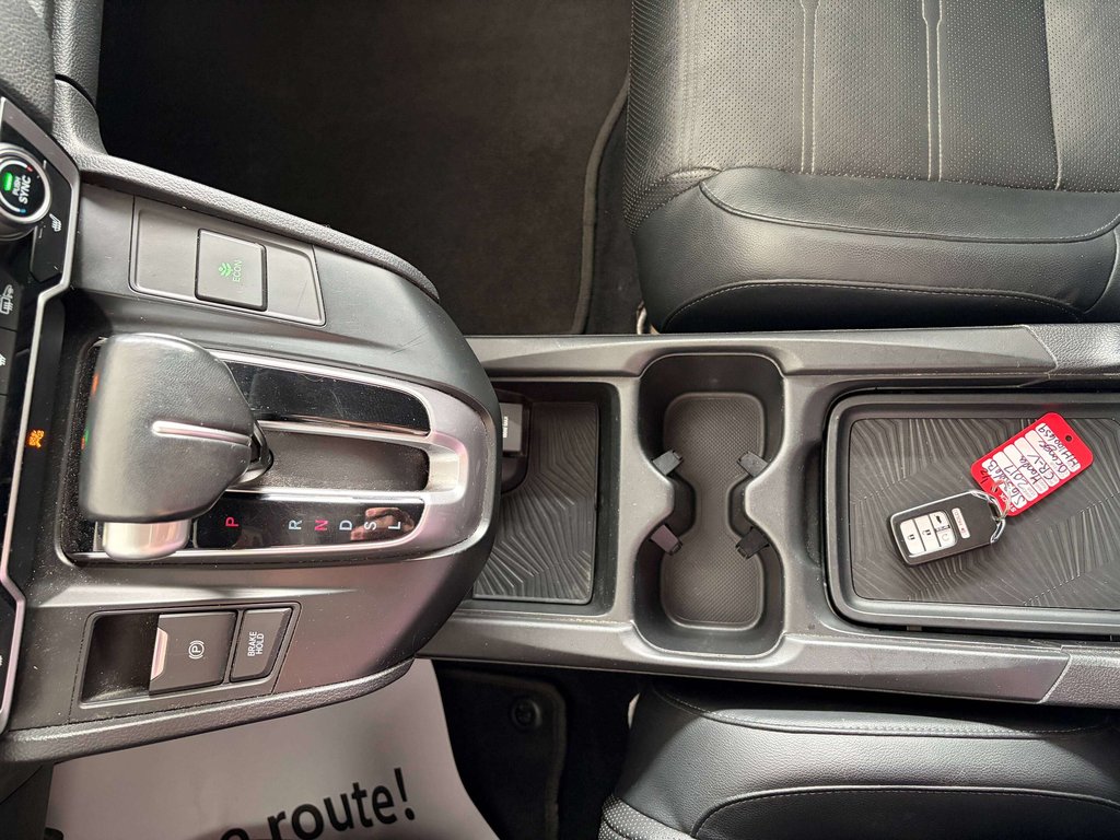2017 Honda CR-V Touring in Saint-Georges, Quebec - 12 - w1024h768px