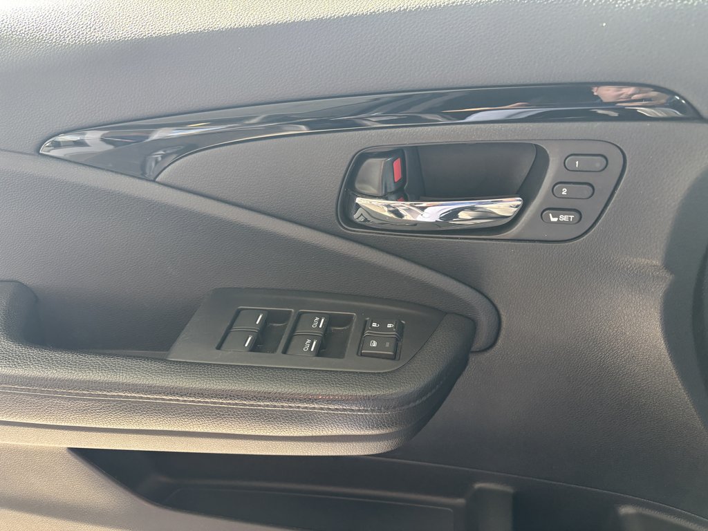 2017 Honda Pilot 4WD 4dr Touring in Saint-Georges, Quebec - 18 - w1024h768px