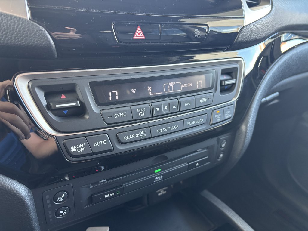 2017 Honda Pilot 4WD 4dr Touring in Saint-Georges, Quebec - 16 - w1024h768px