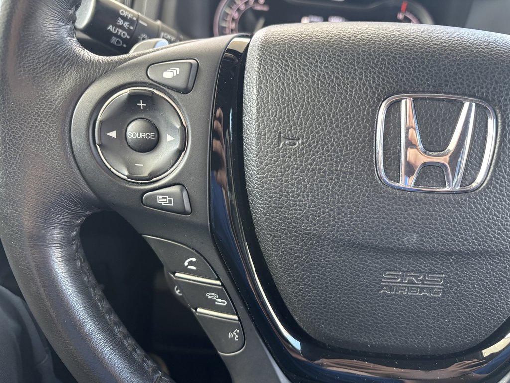 2017 Honda Pilot 4WD 4dr Touring in Saint-Georges, Quebec - 14 - w1024h768px