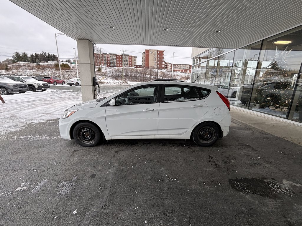 2016  Accent 5dr HB Auto SE in Saint-Georges, Quebec - 5 - w1024h768px