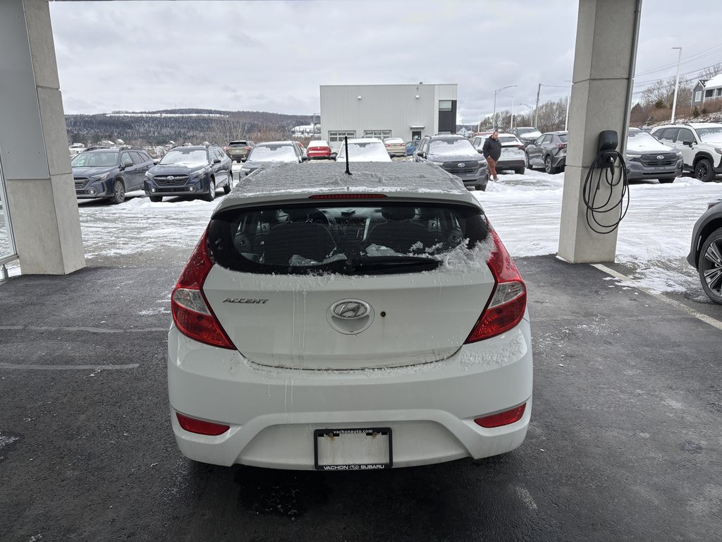 2016  Accent 5dr HB Auto SE in Saint-Georges, Quebec - 4 - w1024h768px