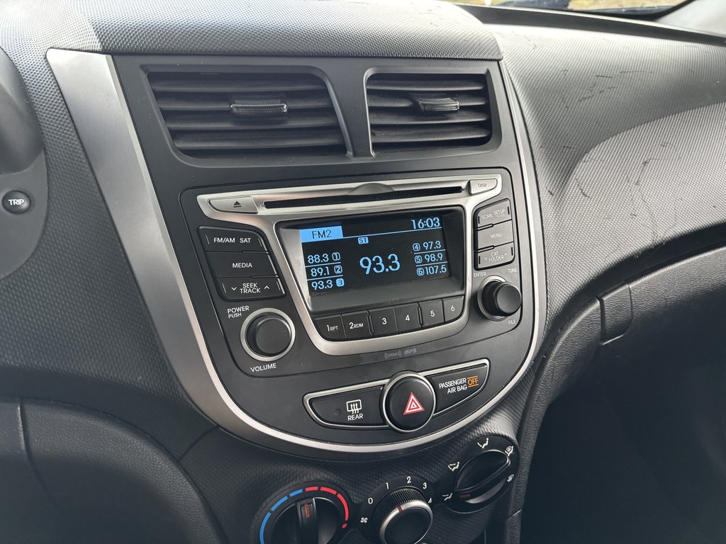 2017 Hyundai Accent 5dr HB Man L in Saint-Georges, Quebec - 12 - w1024h768px
