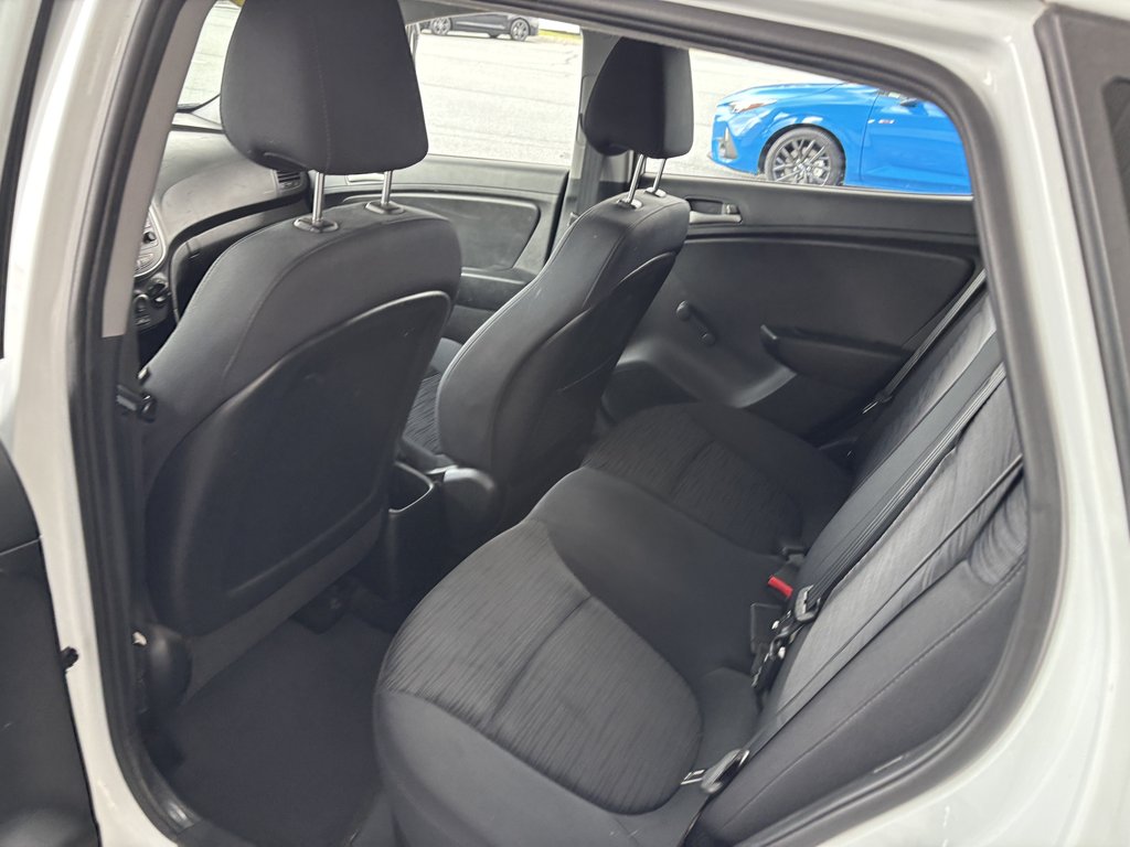 2017 Hyundai Accent 5dr HB Man L in Saint-Georges, Quebec - 16 - w1024h768px