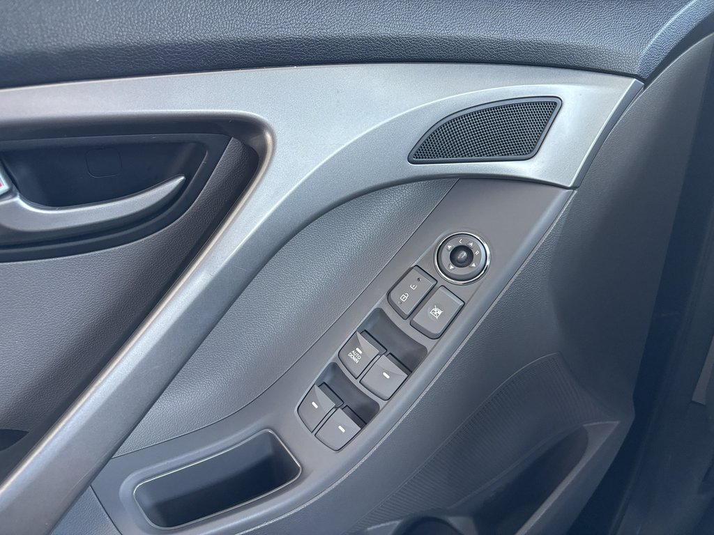 2013 Hyundai Elantra 4dr Sdn Auto L in Saint-Georges, Quebec - 16 - w1024h768px