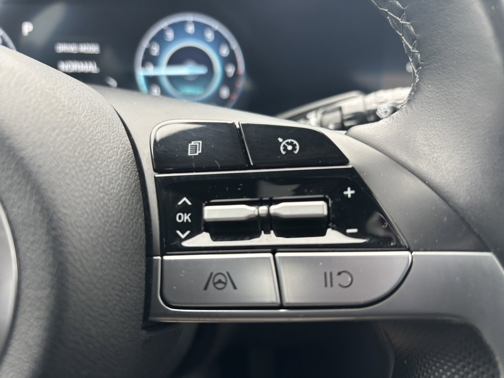 2023 Hyundai Elantra Preferred IVT w-Tech Pkg in Saint-Georges, Quebec - 15 - w1024h768px