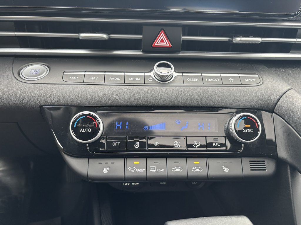 2023 Hyundai Elantra Preferred IVT w-Tech Pkg in Saint-Georges, Quebec - 18 - w1024h768px