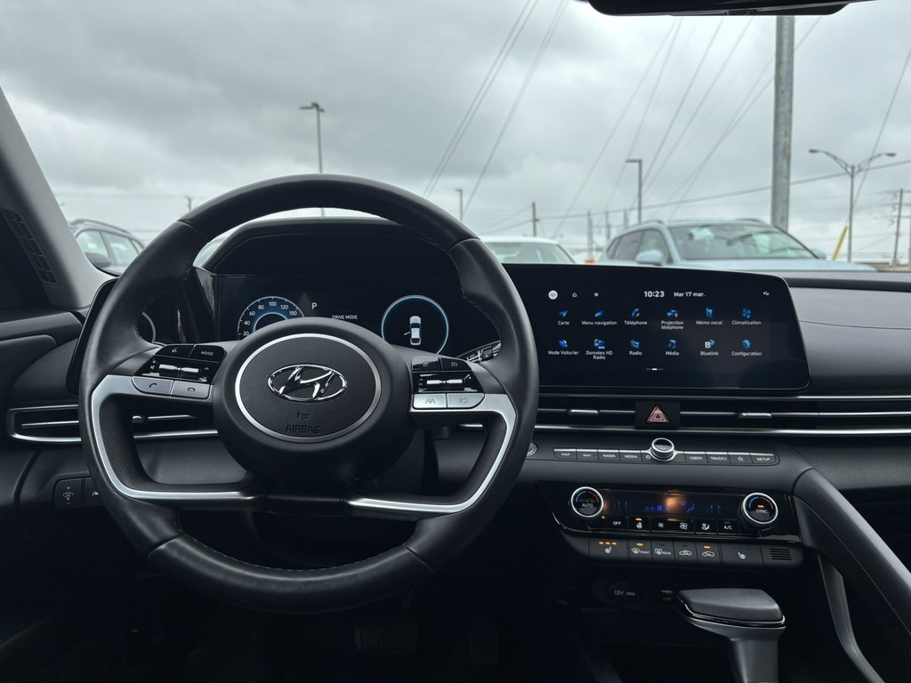 2023 Hyundai Elantra Preferred IVT w-Tech Pkg in Saint-Georges, Quebec - 12 - w1024h768px