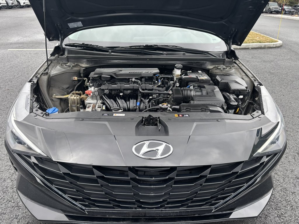 2023 Hyundai Elantra Preferred IVT w-Tech Pkg in Saint-Georges, Quebec - 8 - w1024h768px