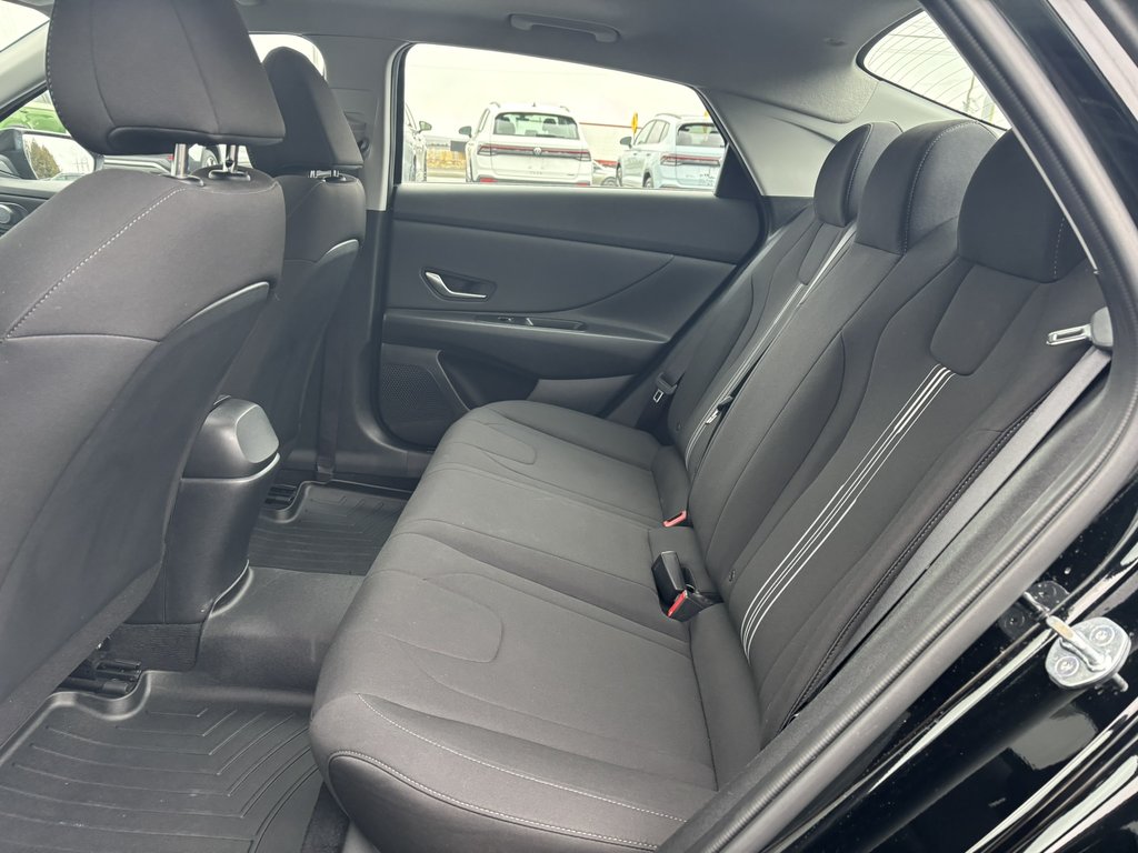 2023 Hyundai Elantra Preferred IVT w-Tech Pkg in Saint-Georges, Quebec - 9 - w1024h768px