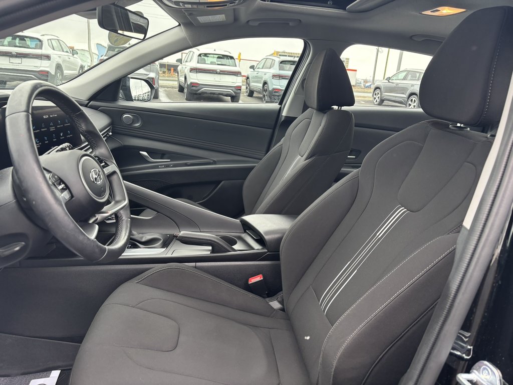 2023 Hyundai Elantra Preferred IVT w-Tech Pkg in Saint-Georges, Quebec - 10 - w1024h768px