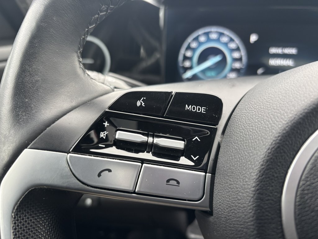 2023 Hyundai Elantra Preferred IVT w-Tech Pkg in Saint-Georges, Quebec - 14 - w1024h768px