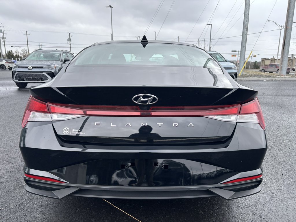 2023 Hyundai Elantra Preferred IVT w-Tech Pkg in Saint-Georges, Quebec - 5 - w1024h768px