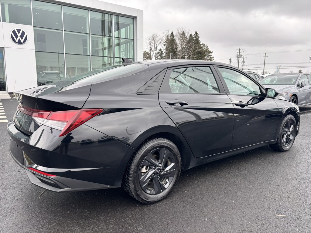 2023 Hyundai Elantra Preferred IVT w-Tech Pkg in Saint-Georges, Quebec - 7 - w1024h768px