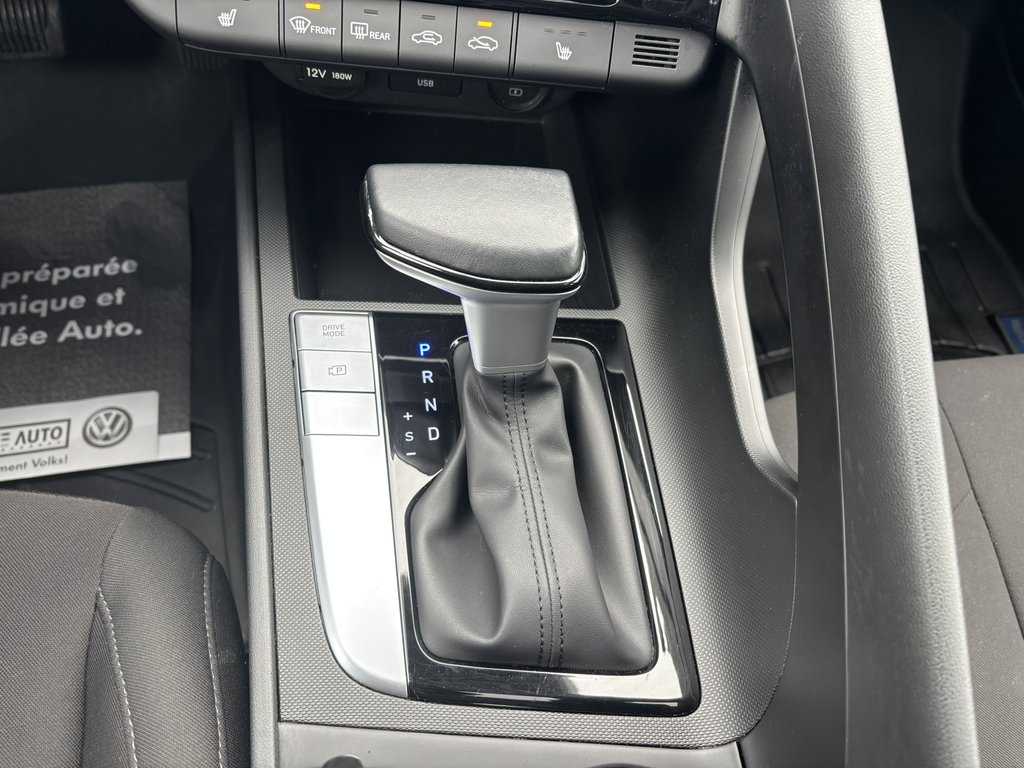 2023 Hyundai Elantra Preferred IVT w-Tech Pkg in Saint-Georges, Quebec - 19 - w1024h768px