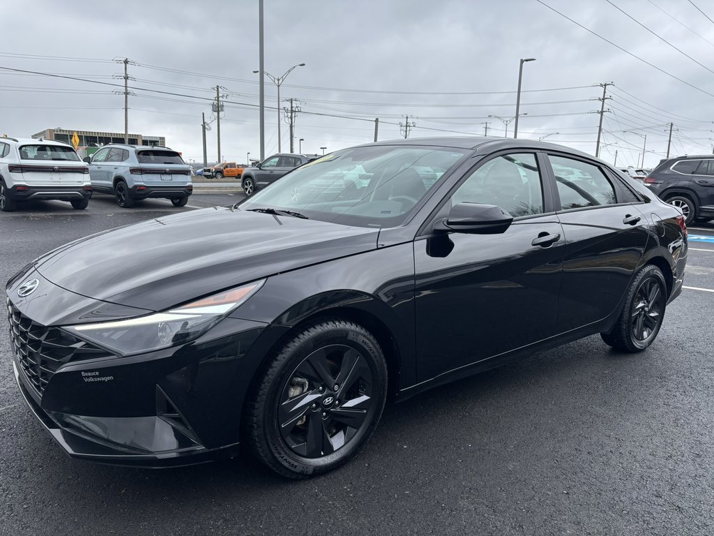 2023 Hyundai Elantra Preferred IVT w-Tech Pkg in Saint-Georges, Quebec - 3 - w1024h768px