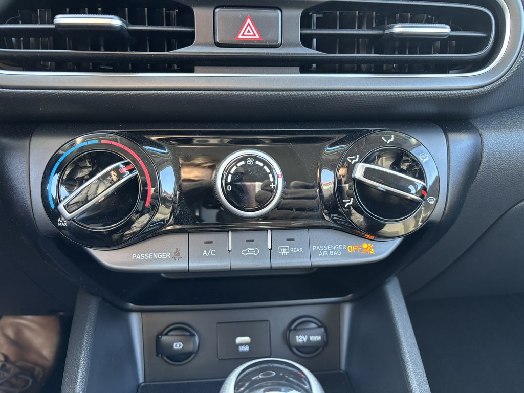 2022 Hyundai Kona 2.0L Essential AWD in Saint-Georges, Quebec - 13 - w1024h768px