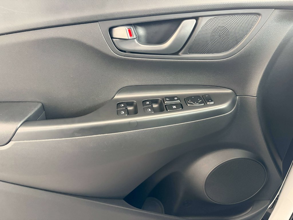2023 Hyundai KONA Essential in Saint-Georges, Quebec - 18 - w1024h768px