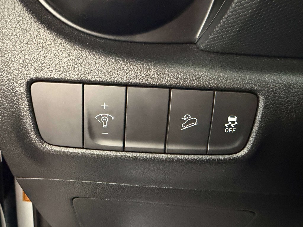 2023 Hyundai KONA Essential in Saint-Georges, Quebec - 17 - w1024h768px