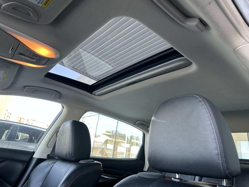 Infiniti Q70L 4dr Sdn V8 2015 à Saint-Georges, Québec - 22 - w1024h768px