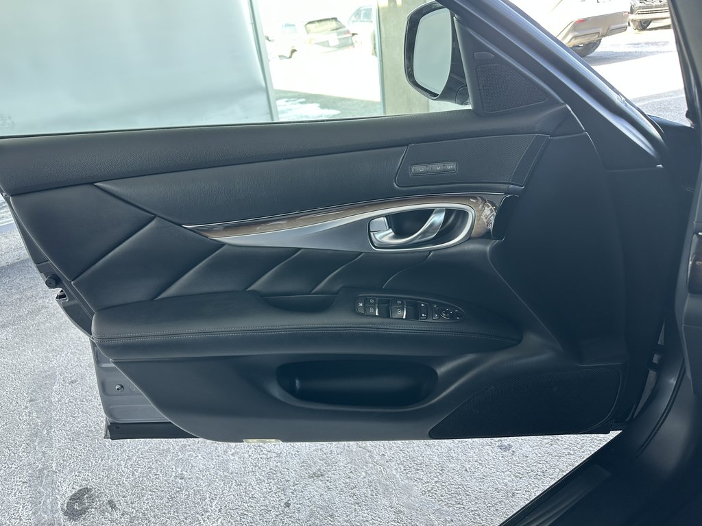 Infiniti Q70L 4dr Sdn V8 2015 à Saint-Georges, Québec - 19 - w1024h768px