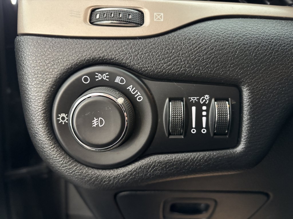 2015 Jeep Cherokee 4WD 4dr Limited in Saint-Georges, Quebec - 19 - w1024h768px