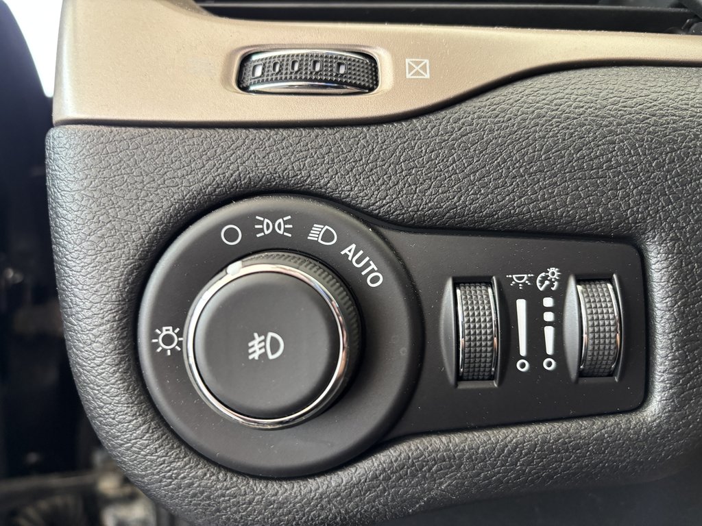 2017 Jeep Cherokee 4WD 4dr North in Saint-Georges, Quebec - 17 - w1024h768px