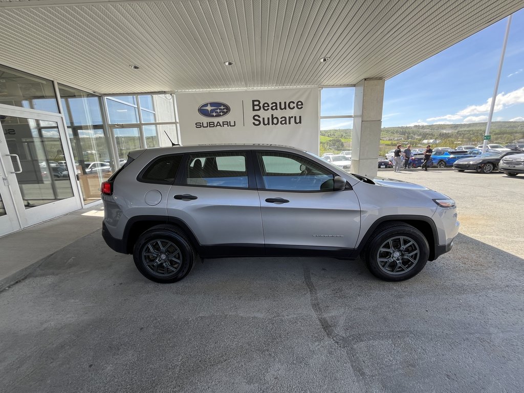 2017 Jeep Cherokee 4WD 4dr Sport in Saint-Georges, Quebec - 2 - w1024h768px