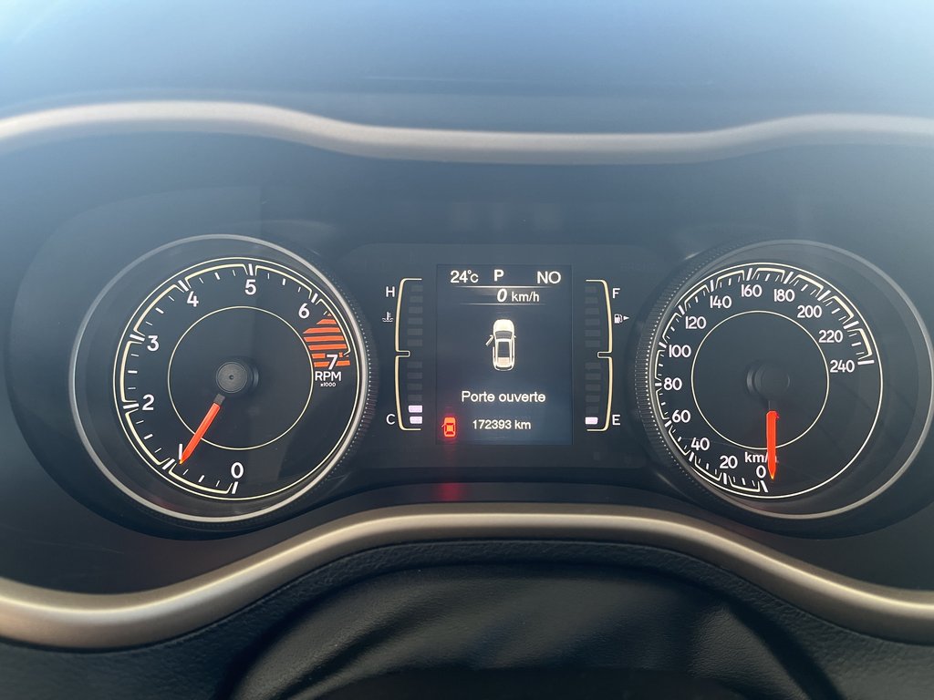 2017 Jeep Cherokee 4WD 4dr Sport in Saint-Georges, Quebec - 6 - w1024h768px