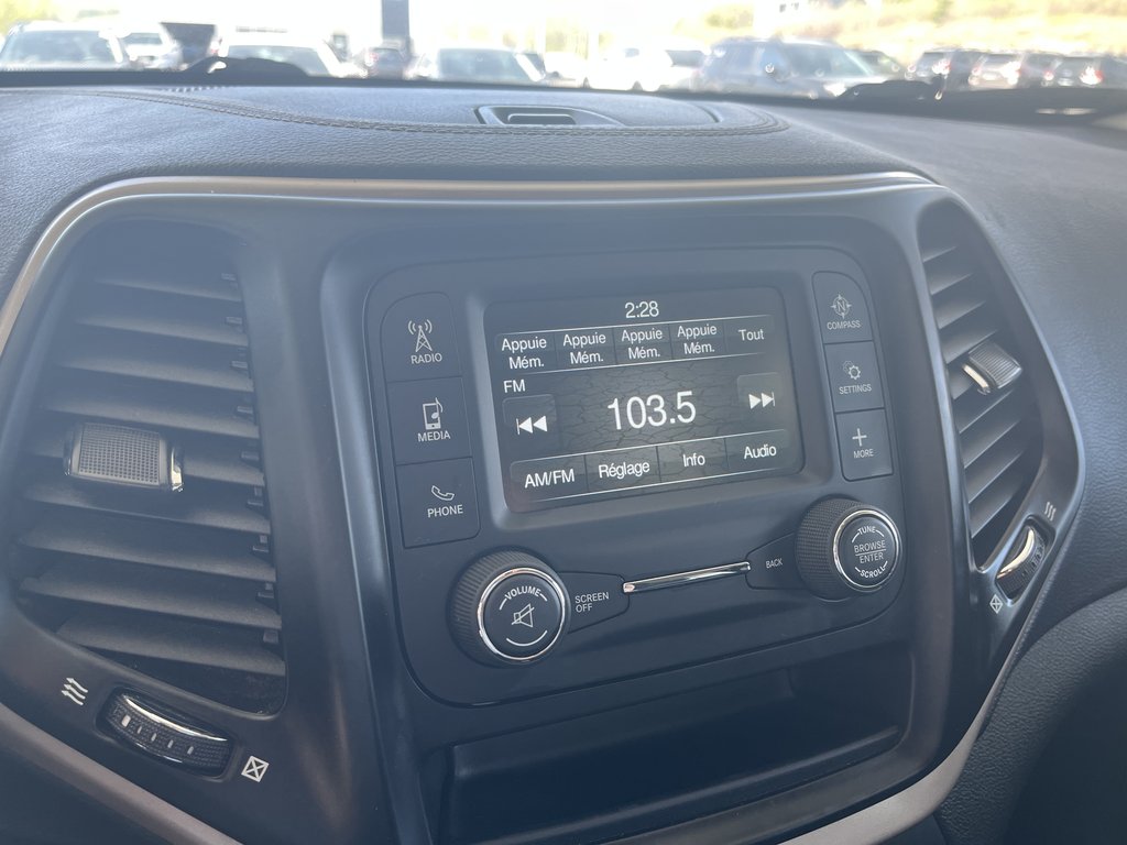 2017 Jeep Cherokee 4WD 4dr Sport in Saint-Georges, Quebec - 7 - w1024h768px