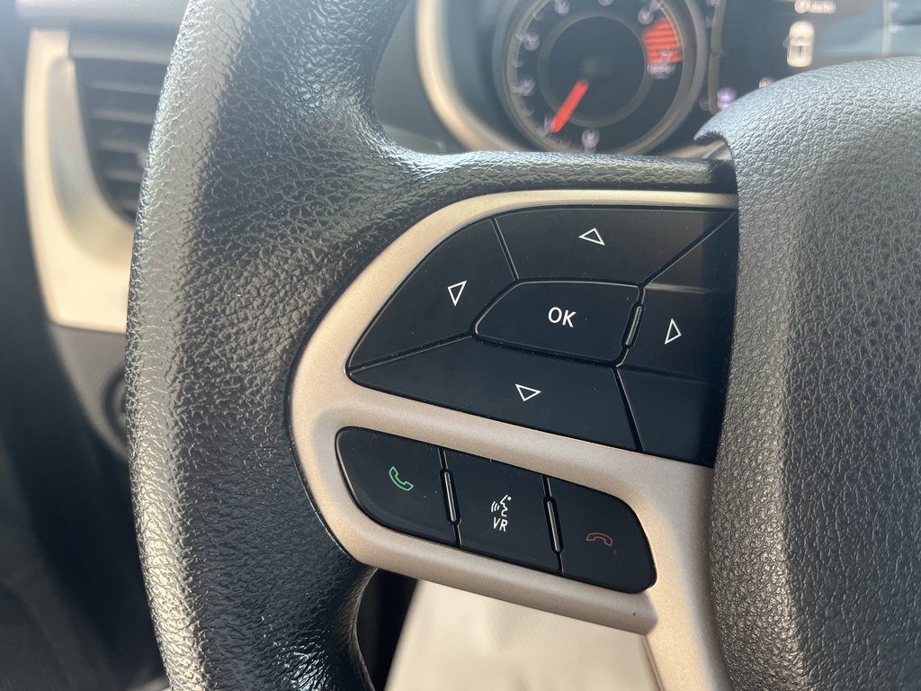2017 Jeep Cherokee 4WD 4dr Sport in Saint-Georges, Quebec - 10 - w1024h768px