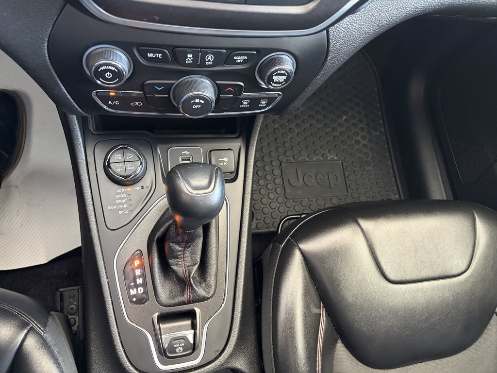 2019 Jeep Cherokee Trailhawk 4x4 in Saint-Georges, Quebec - 10 - w1024h768px