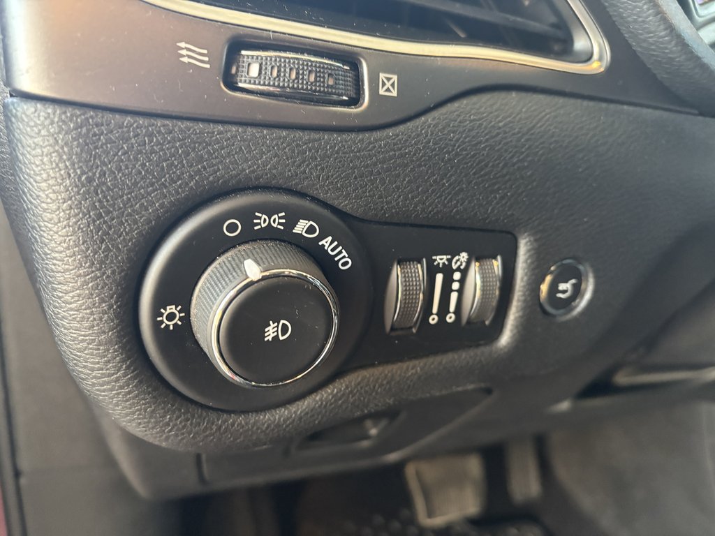 2020 Jeep Cherokee North 4x4 in Saint-Georges, Quebec - 19 - w1024h768px