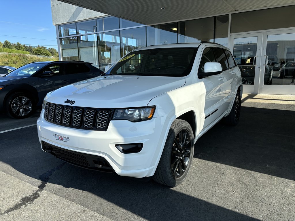 2020  Grand Cherokee Altitude 4x4 in Saint-Georges, Quebec - 8 - w1024h768px