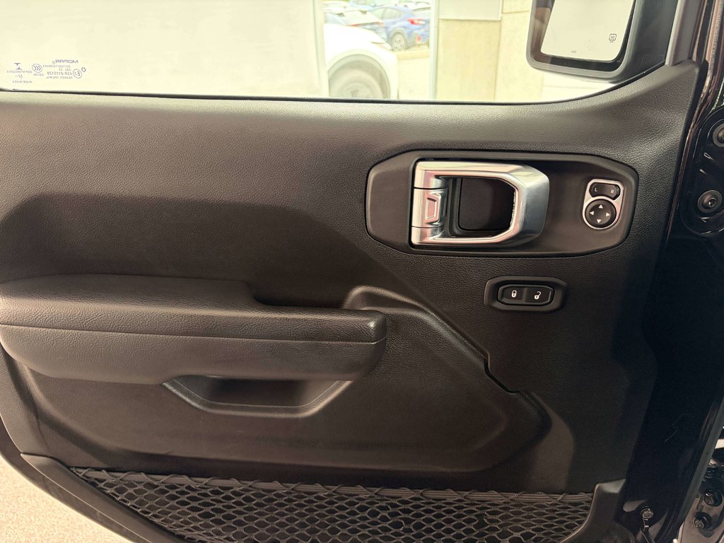 2023 Jeep Wrangler Rubicon in Saint-Georges, Quebec - 17 - w1024h768px