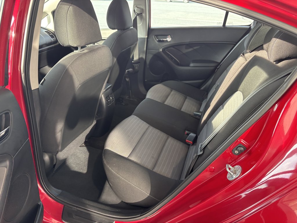 2015 Kia Forte 4dr Sdn Auto LX in Saint-Georges, Quebec - 17 - w1024h768px