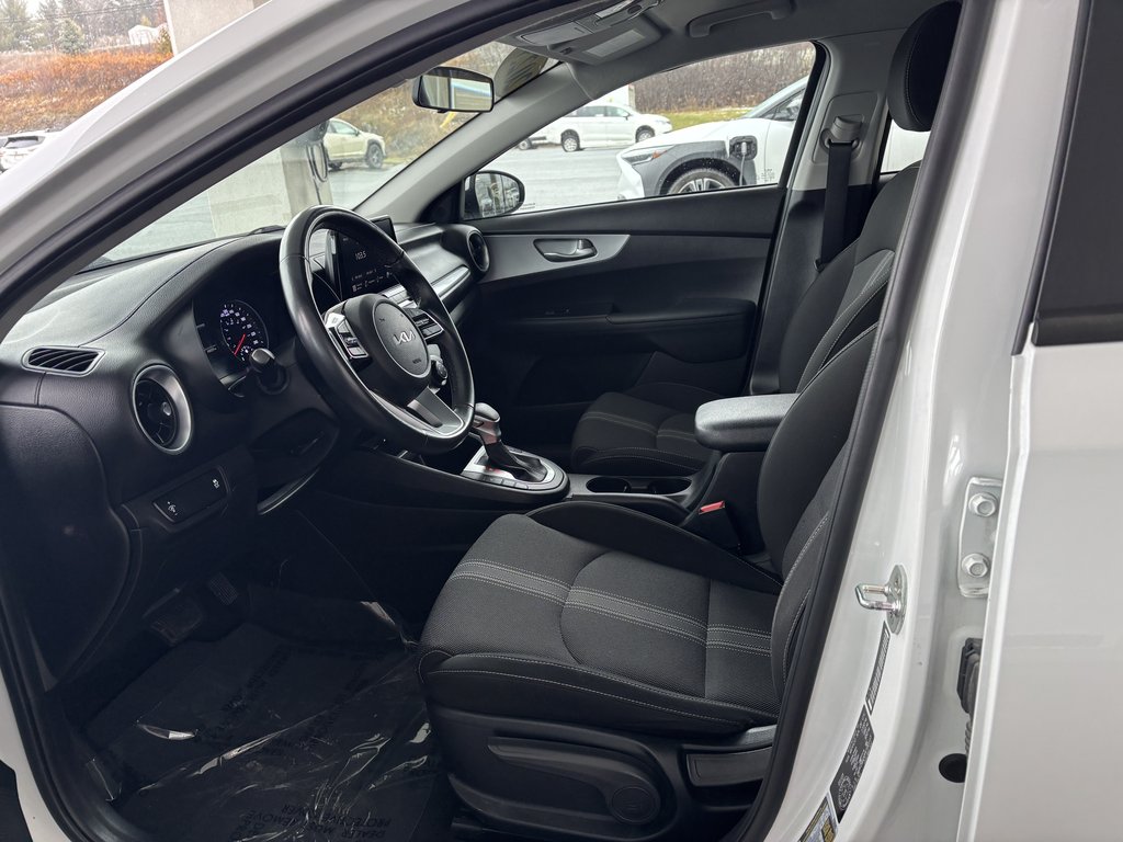 2023 Kia Forte LX IVT in Saint-Georges, Quebec - 10 - w1024h768px