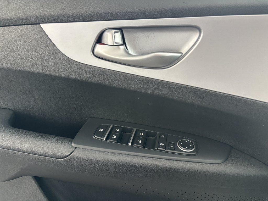 2023 Kia Forte LX IVT in Saint-Georges, Quebec - 19 - w1024h768px