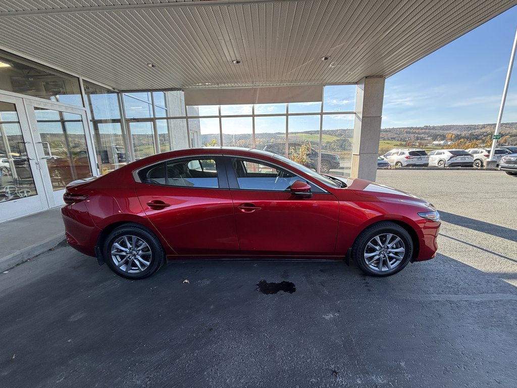 Mazda 3 GX Auto FWD 2022 à Saint-Georges, Québec - 2 - w1024h768px