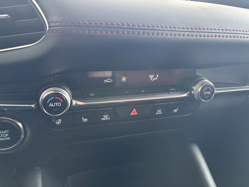 2022 Mazda 3 GT Auto i-ACTIV AWD in Saint-Georges, Quebec - 16 - w1024h768px