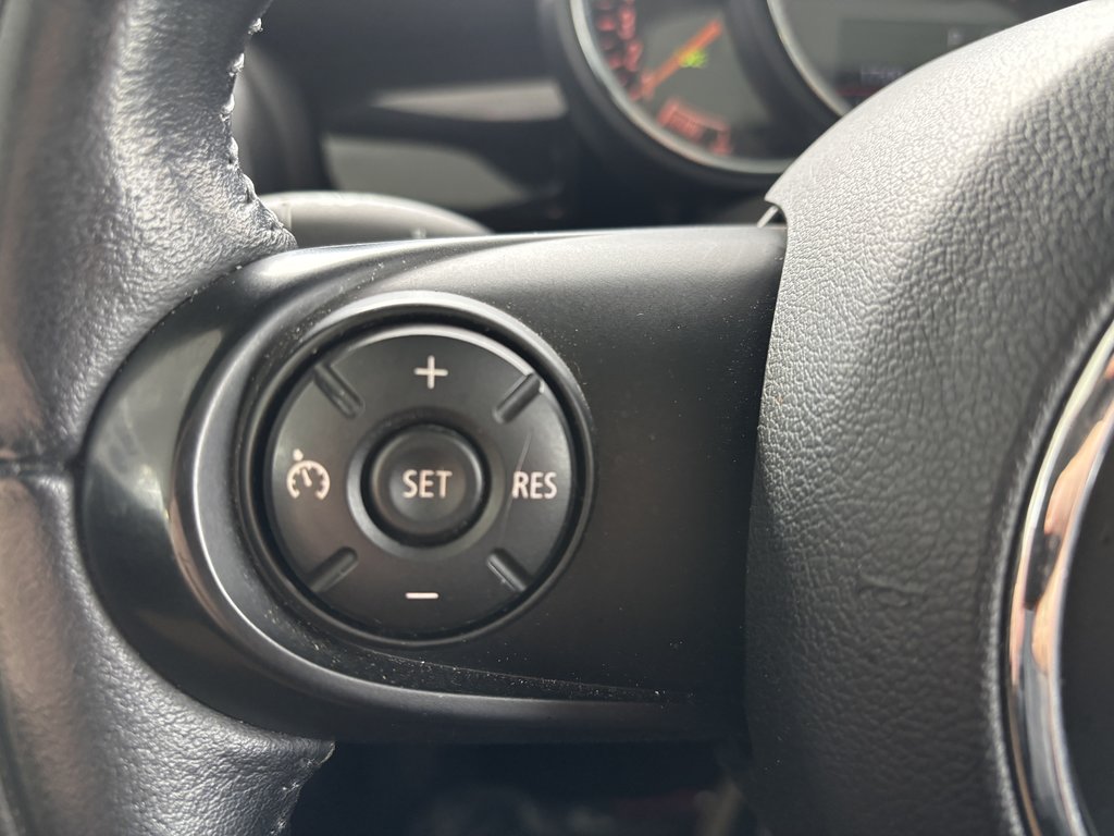 2015 MINI Cooper Hardtop 3dr HB in Saint-Georges, Quebec - 13 - w1024h768px