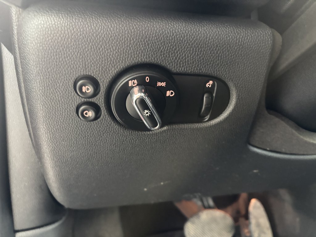 2015 MINI Cooper Hardtop 3dr HB in Saint-Georges, Quebec - 18 - w1024h768px