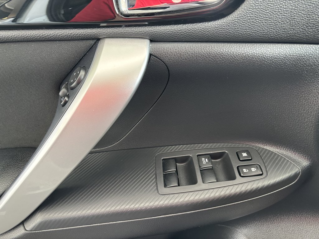 2019 Mitsubishi ECLIPSE CROSS SE w-Tech Pkg S-AWC in Saint-Georges, Quebec - 20 - w1024h768px