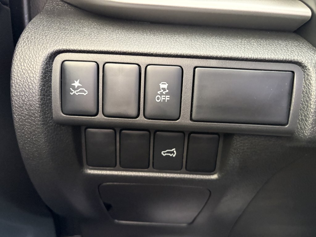 2024 Mitsubishi Eclipse Cross SE S-AWC in Saint-Georges, Quebec - 17 - w1024h768px