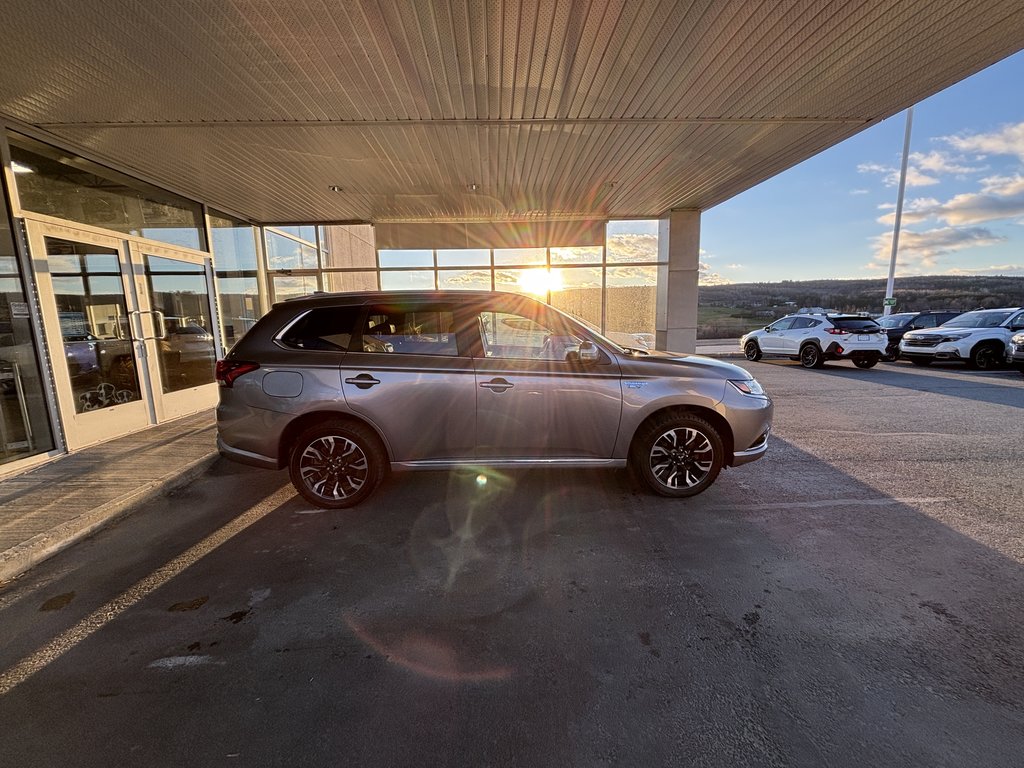 OUTLANDER PHEV SE S-AWC 2018 à Saint-Georges, Québec - 2 - w1024h768px