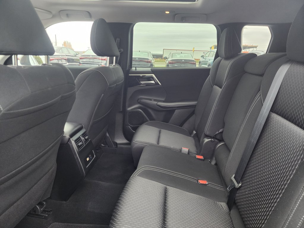 2022 Mitsubishi Outlander LE S-AWC in Saint-Georges, Quebec - 9 - w1024h768px