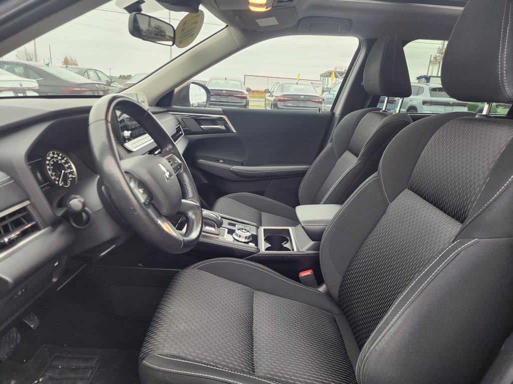 2022 Mitsubishi Outlander LE S-AWC in Saint-Georges, Quebec - 8 - w1024h768px