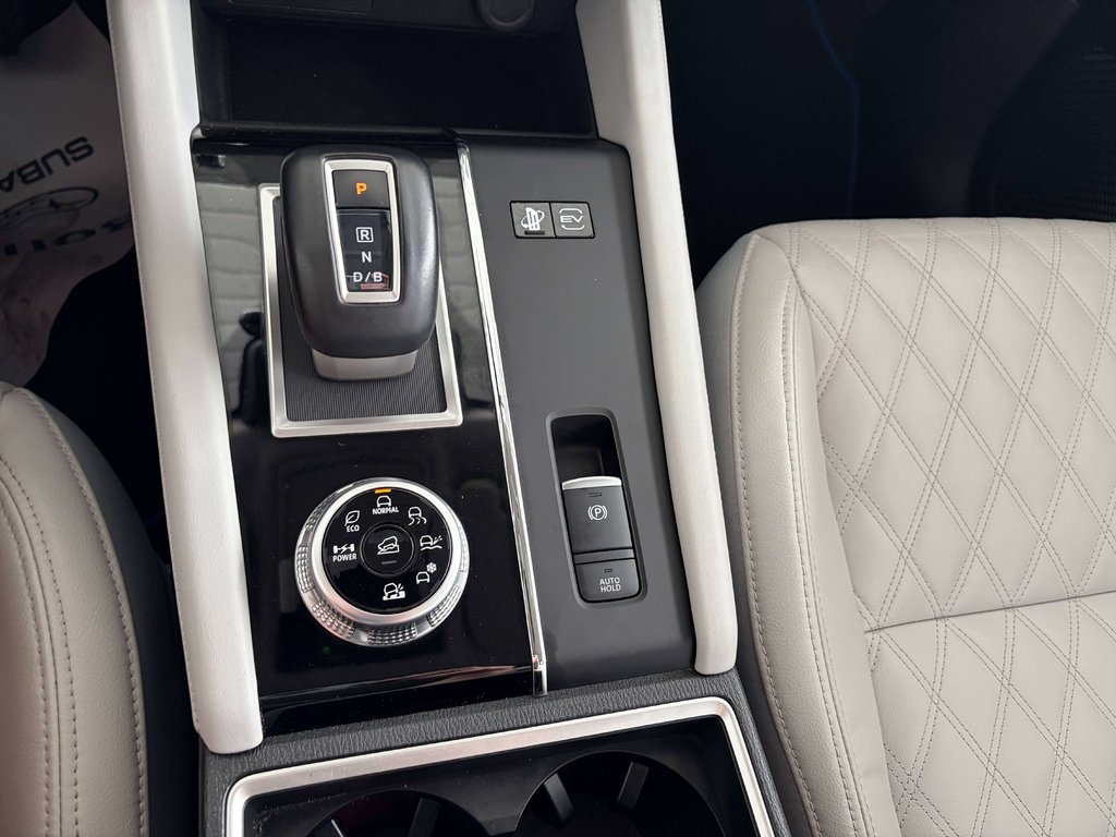 2023 Mitsubishi Outlander LE in Saint-Georges, Quebec - 12 - w1024h768px